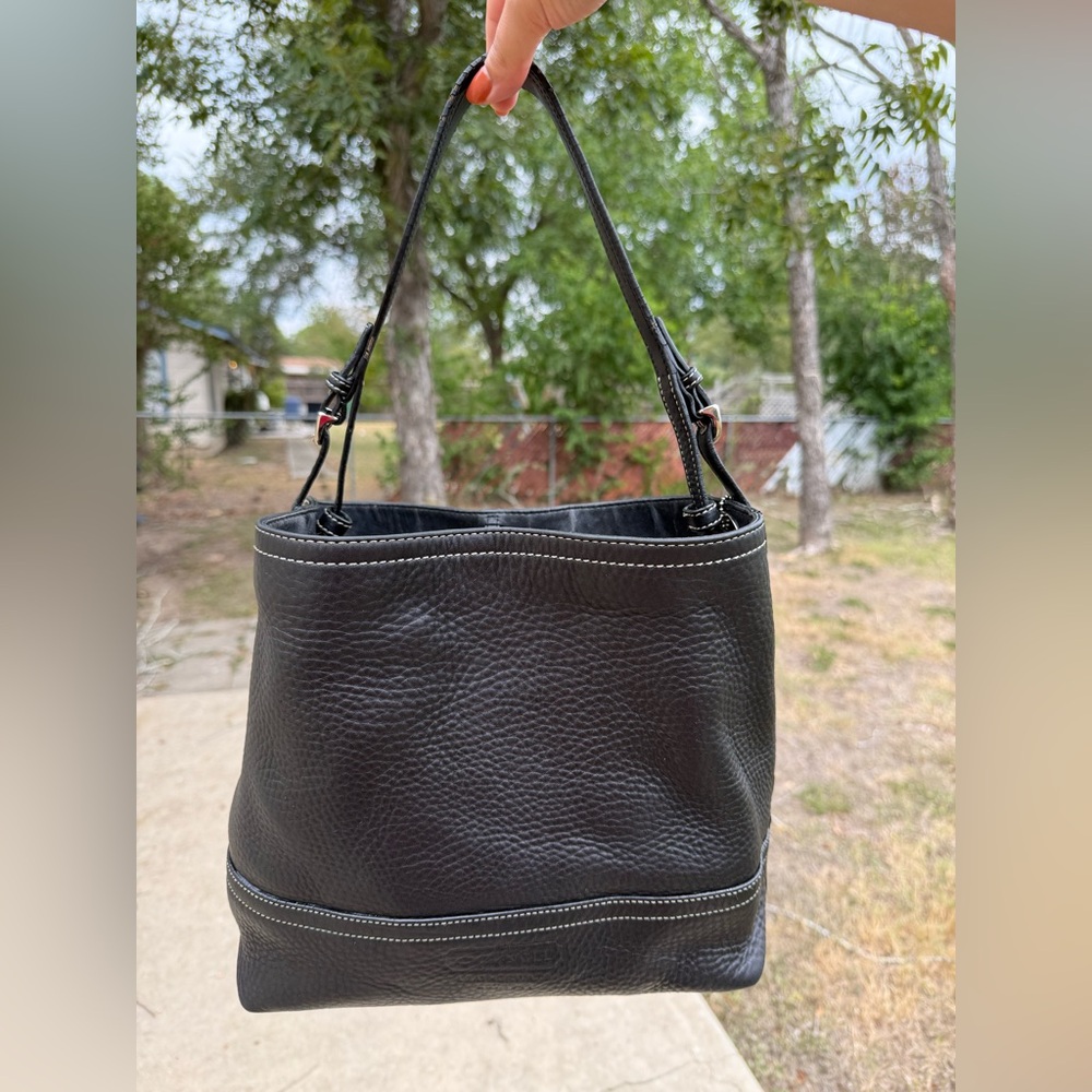 Coach 11662 • Black pebble leather bucket bag with clip closure